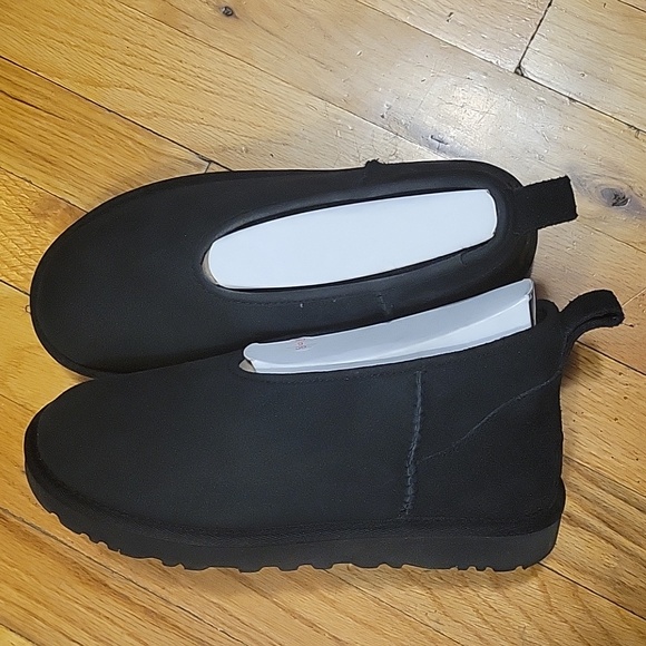 Ugg Women’s Classic Micro Mini Boot Authentic with Box - Picture 2 of 2